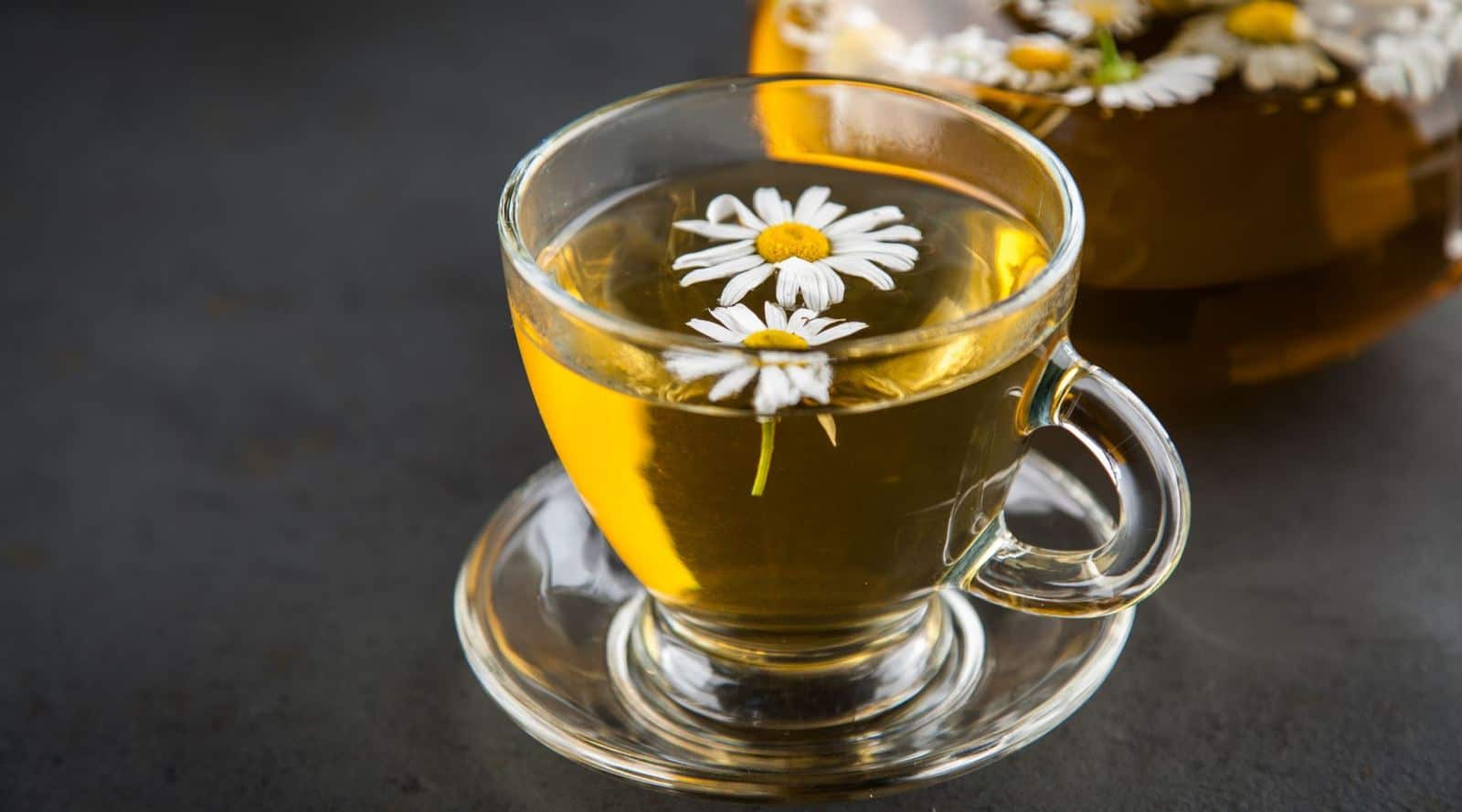 different ways in which chamomile tea benefits your health, skin and hair