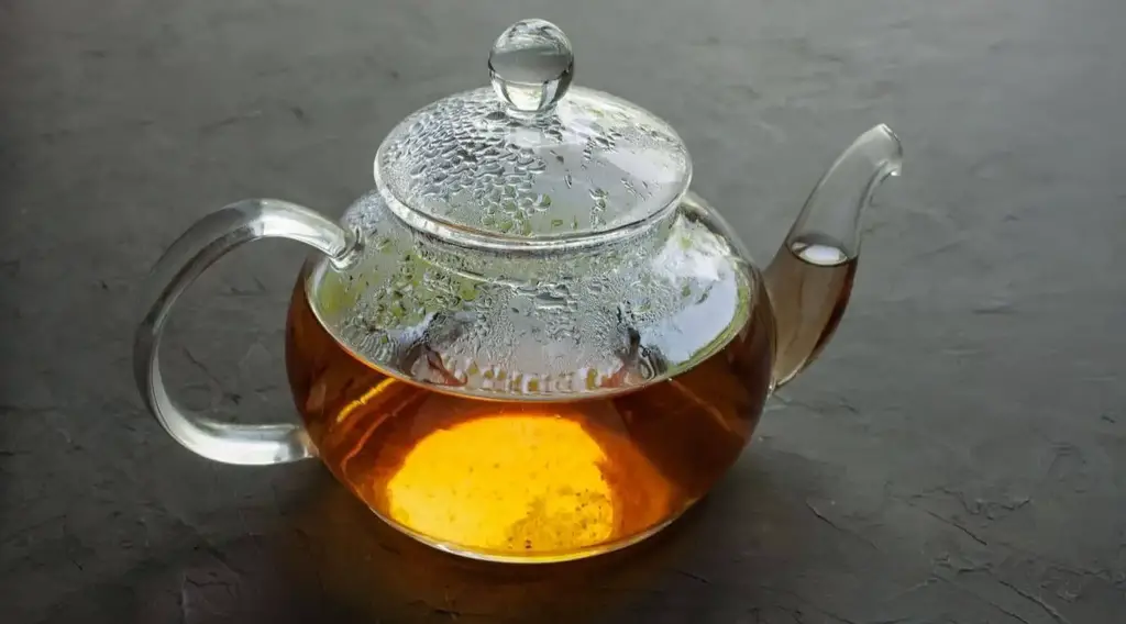 benefits and and drawbacks of using a glass teapot