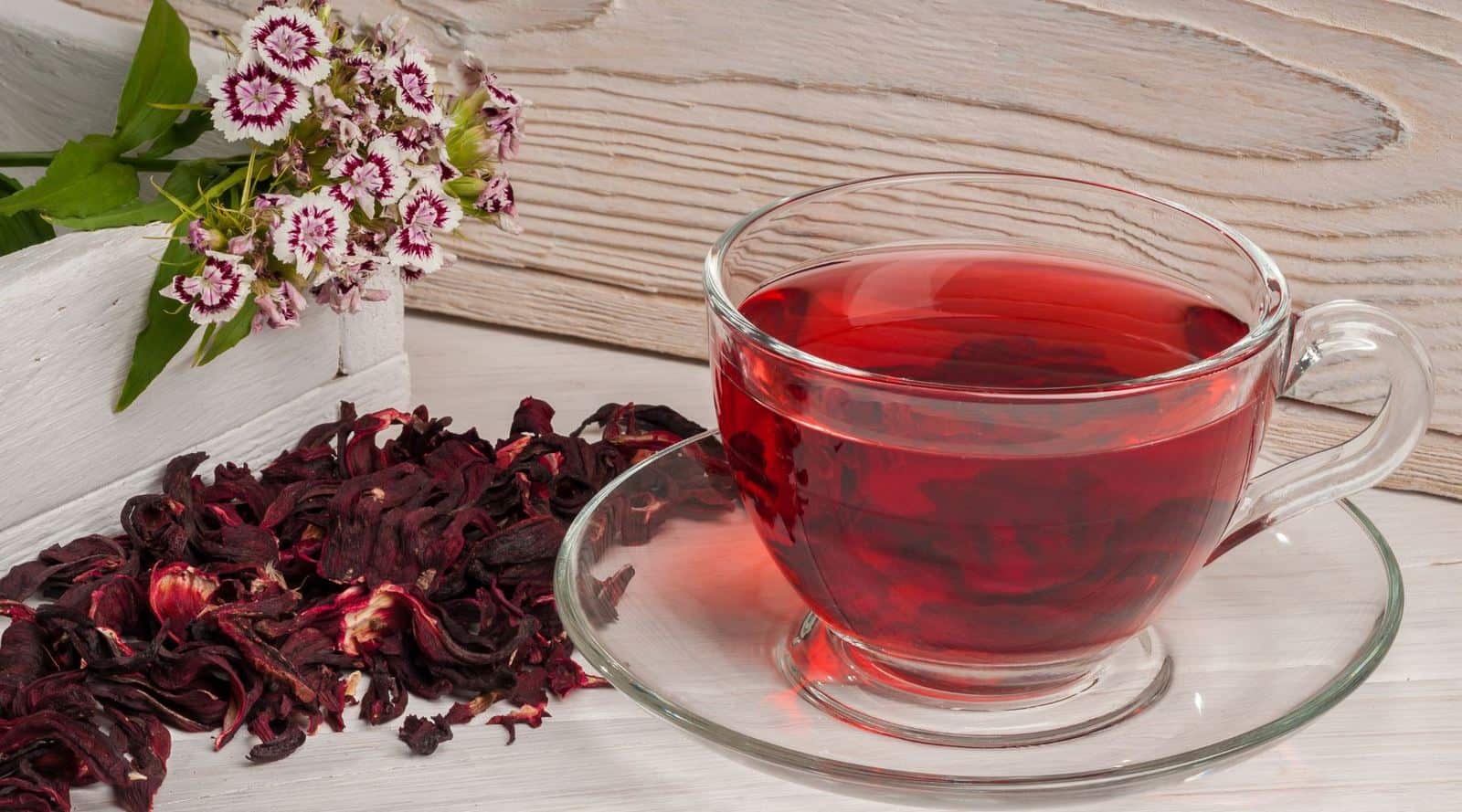 6 reasons to drink hibiscus tea