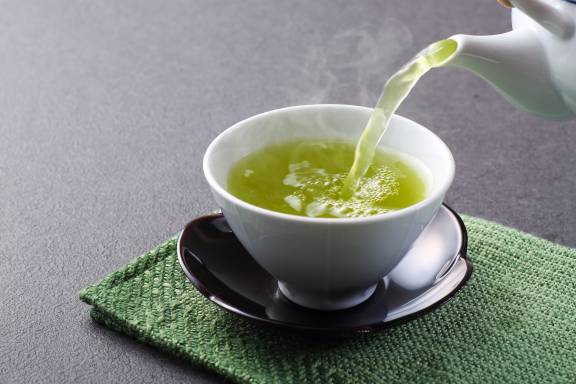 Drinking Green Tea On An Empty Stomach